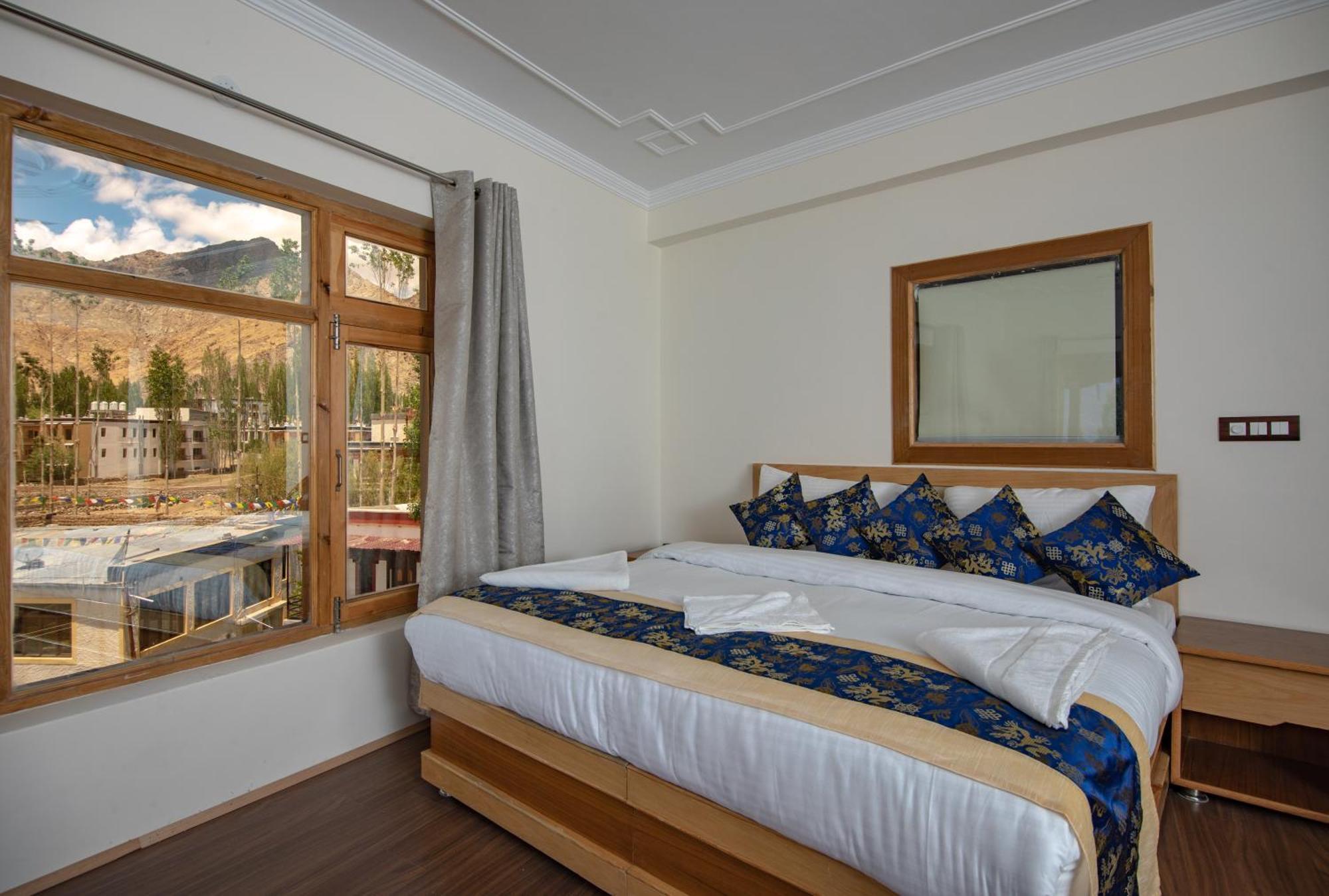 לה The Nangsay Hotel מראה חיצוני תמונה